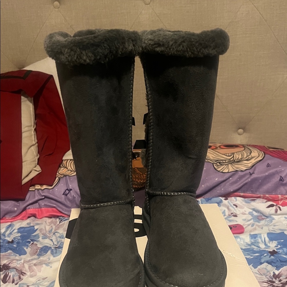 Black Fur-Lined Boots with Ribbon Detail - Picture 1 of 4